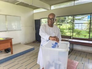 Après avoir voté, Yacine Idriss Diallo souhaite bonne chance à tous les candidats