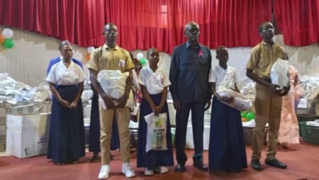 Yamoussoukro : Éducation nationale et Alphabétisation –   Le District offre plus de 92 millions F CFA en kits scolaires et mobiliers