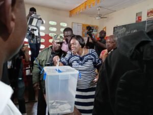 Présidentielle 2025- Simone Gbagbo après son vote :  “Que tout se passe bien sur toute l’étendue du territoire”