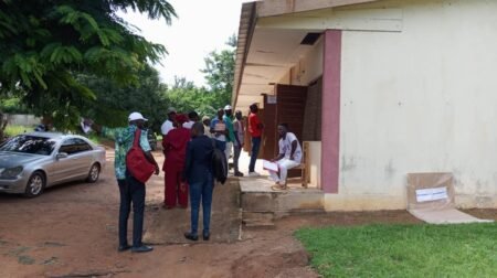 Yamoussoukro : Élection présidentielle 2025 Plusieurs électeurs ont du mal à retrouver leur bureau de vote