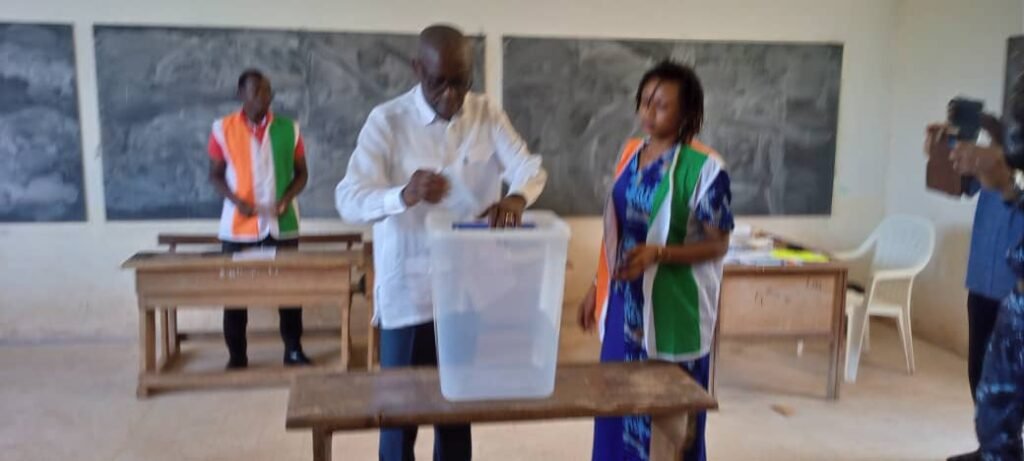 Yamoussoukro : après avoir voté   Le ministre-gouverneur Augustin Thiam appelle à la paix et au respect du droit de vote