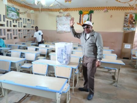 Présidentielle 2025 : Amidou Sylla accomplit son devoir citoyen à Anyama