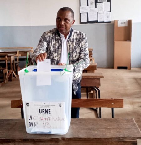 Bouaké – Législatives 2025 : Jean-Claude Kouassi vote dans une atmosphère « de paix, de tranquillité et de sérénité »